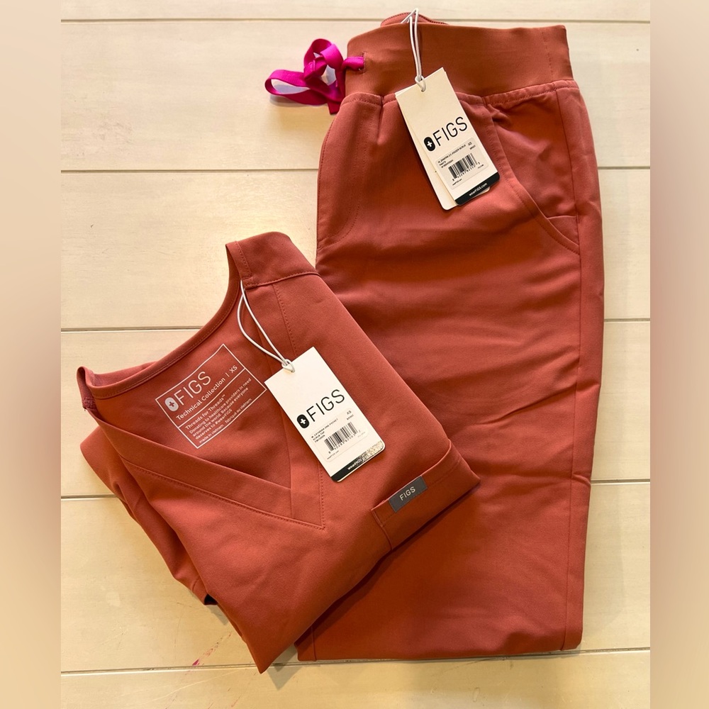 FIGS Scrub Set.